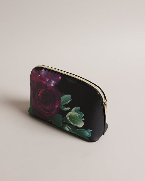 PAPION-Gifts-Pretty on your shelf and just as handy, the PAPION makeup bag is crafted from luxurious faux leather and adorned with a captivating floral print. Its convenient zip fastening ensures your favorites are securely tucked away, while the debossed logo completes the look. Makeup bag Faux leather Floral print Zip fastening Debossed logo Dimensions: 7cm x 14cm x 20cm- Ted Baker Romania